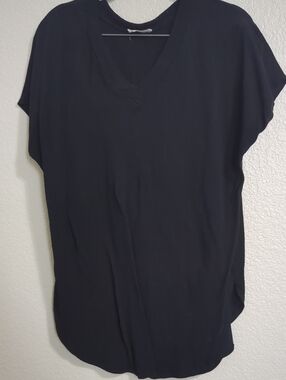 Women's Black V-Neck Short Sleeve Tee